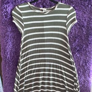 Tight on top and Flowey on the bottom dress